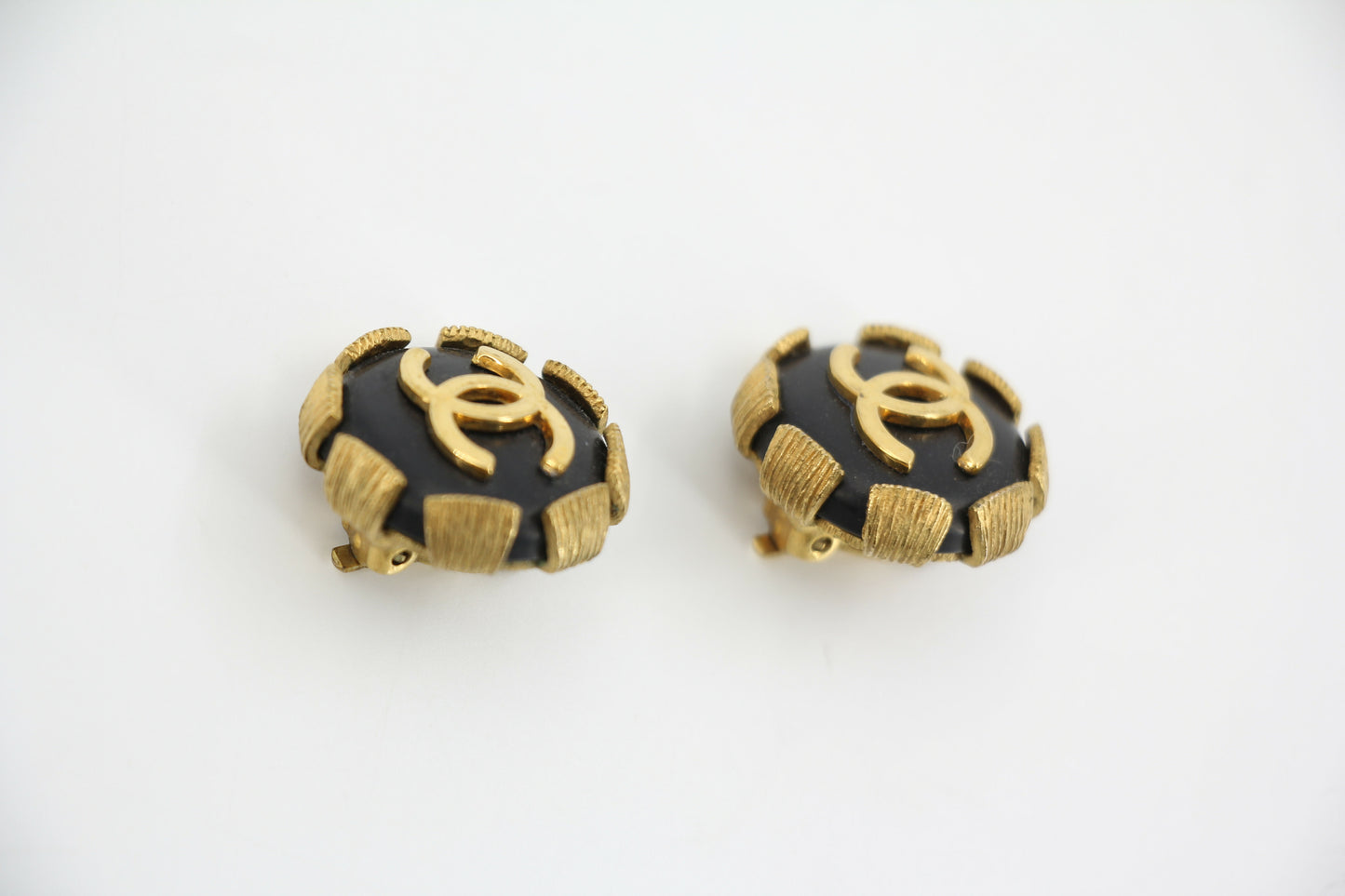 Chanel Vintage 94 Gold Plated  Resin Buckle CC in Black and Gold Clip-on Earrings