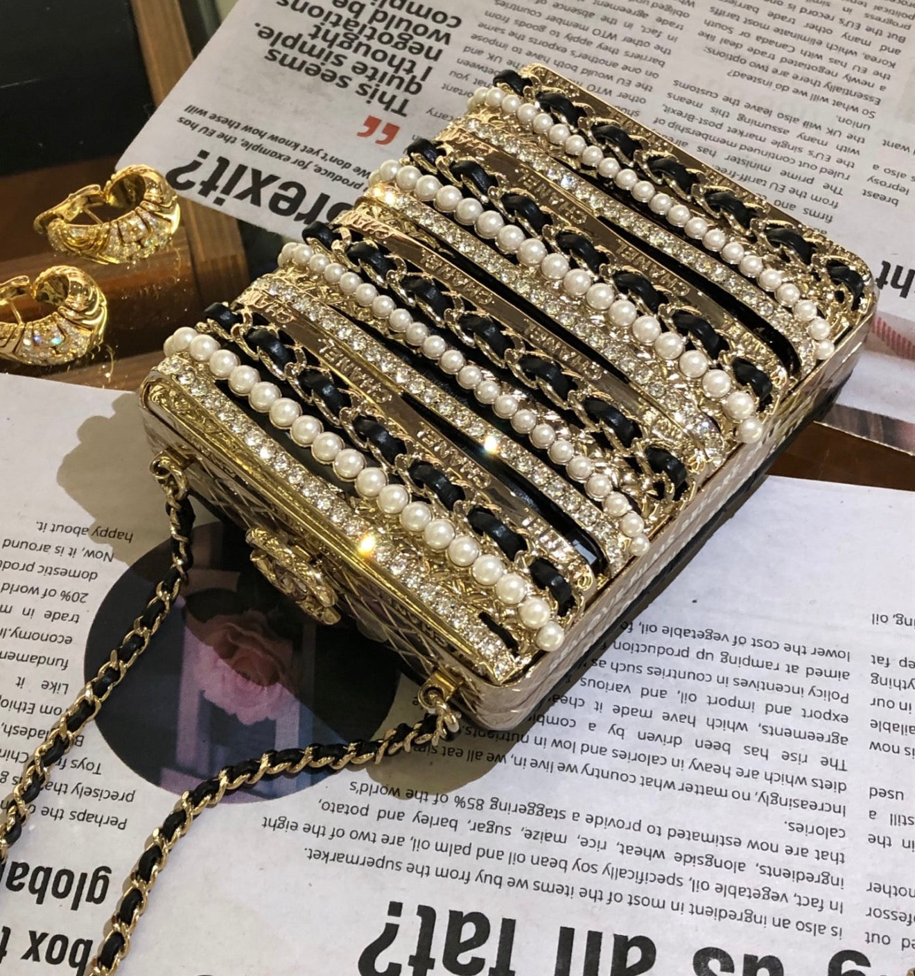 CHANEL pearl leather chain bag minaudière