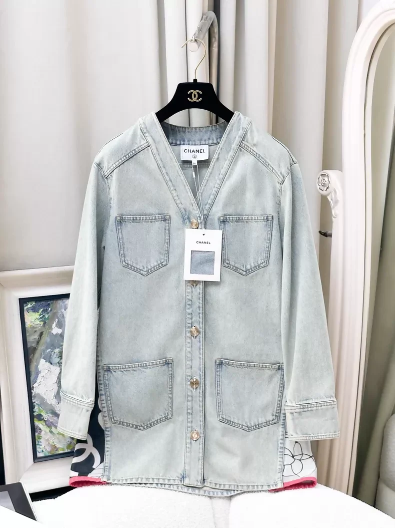 Chanel 21C light blue V-neck cardigan/denim jacket