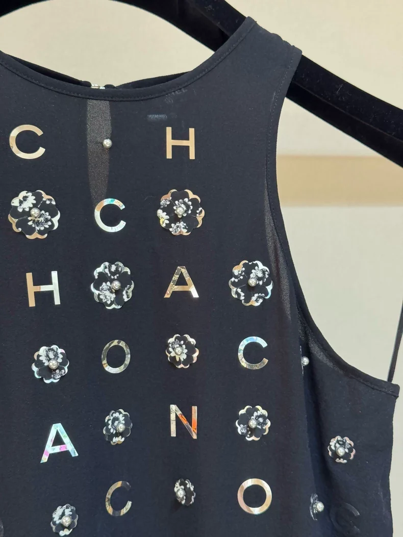 Chanel 21s CC letters sequined silk sleeveless top