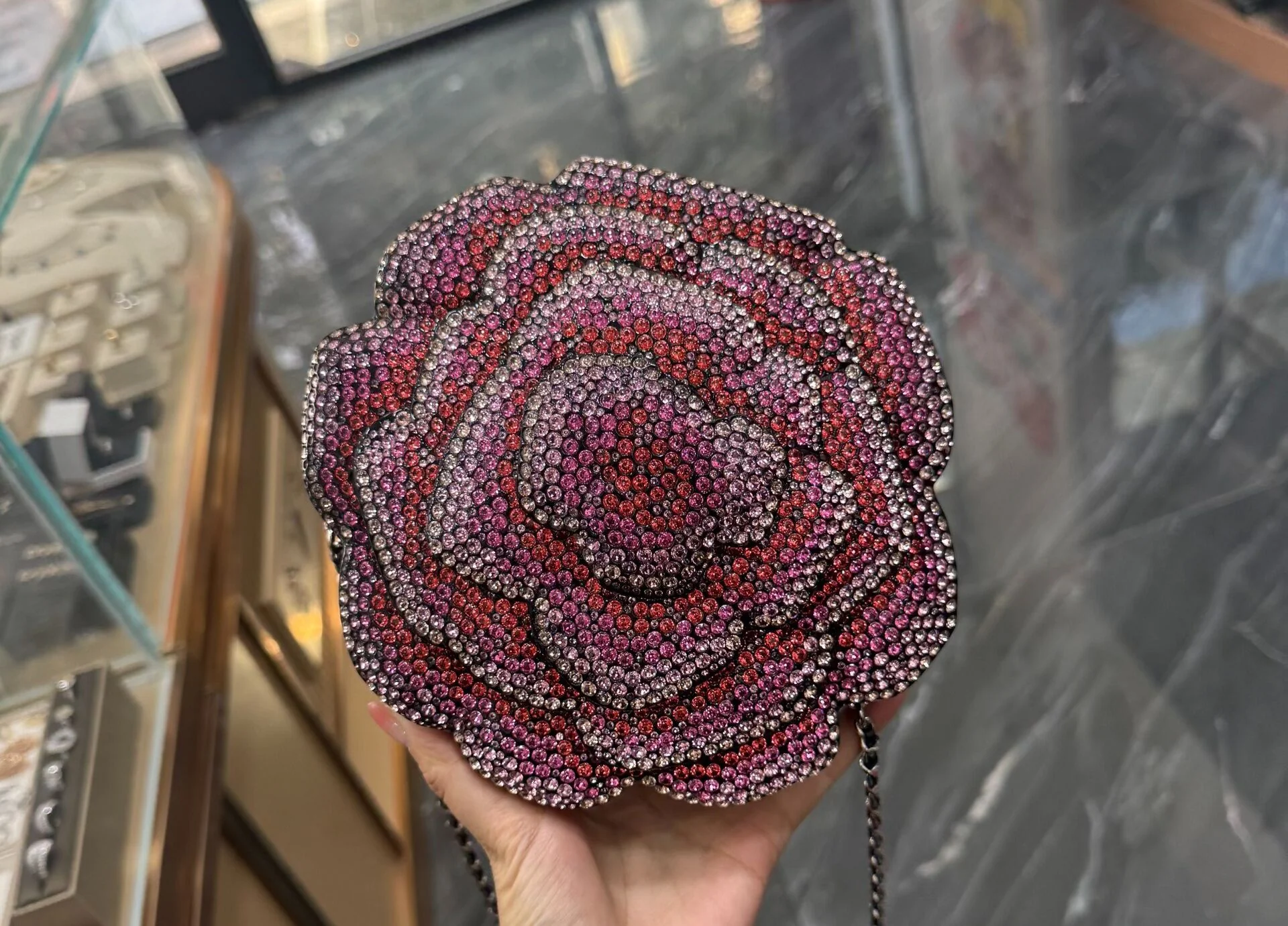 Chanel 2018 Camellia Strass and Resin Evening clutch bag in pink