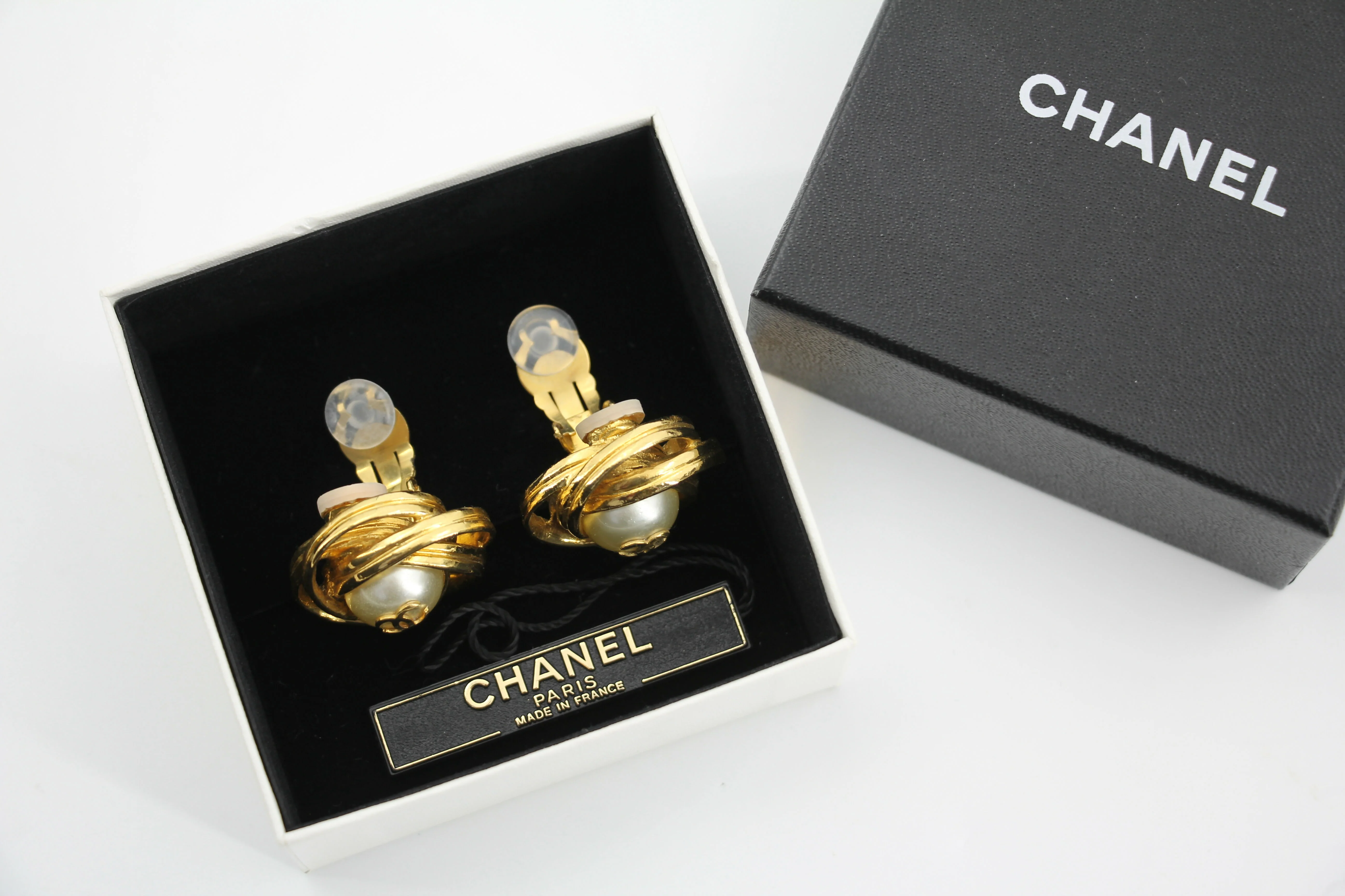 Chanel Vintage 96P Gold-Plated Imitation Pearl Spiral Clip-on Earrings