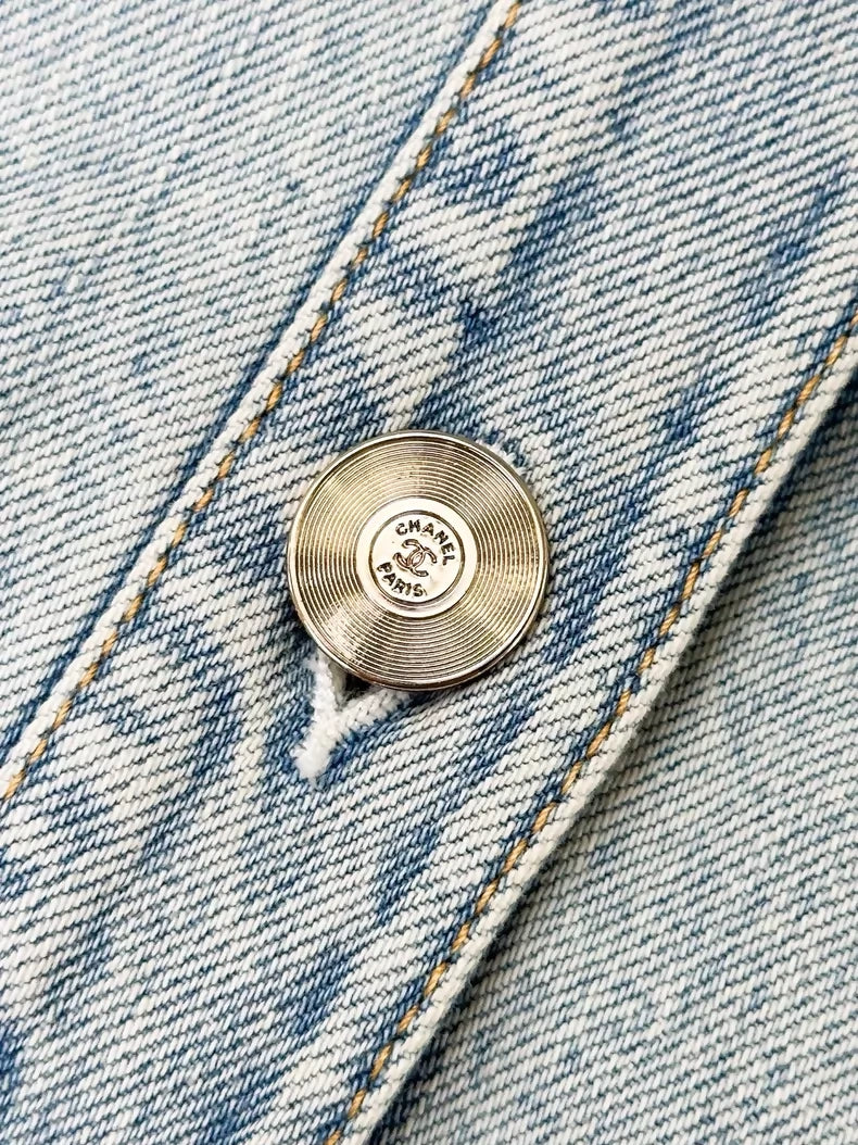 Chanel 21C light blue V-neck cardigan/denim jacket