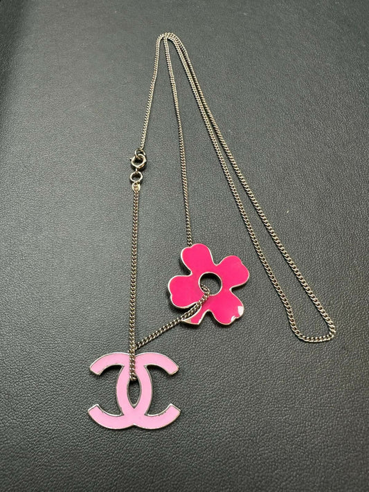 Chanel Vintage 04P Enamel Pink CC  Four-Leaf Clover Silver Necklace