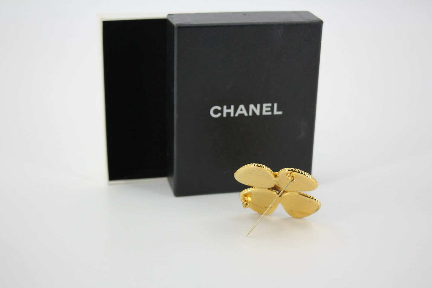 Chanel Vintage 96A Gripoix Orange Clover CC Brooch