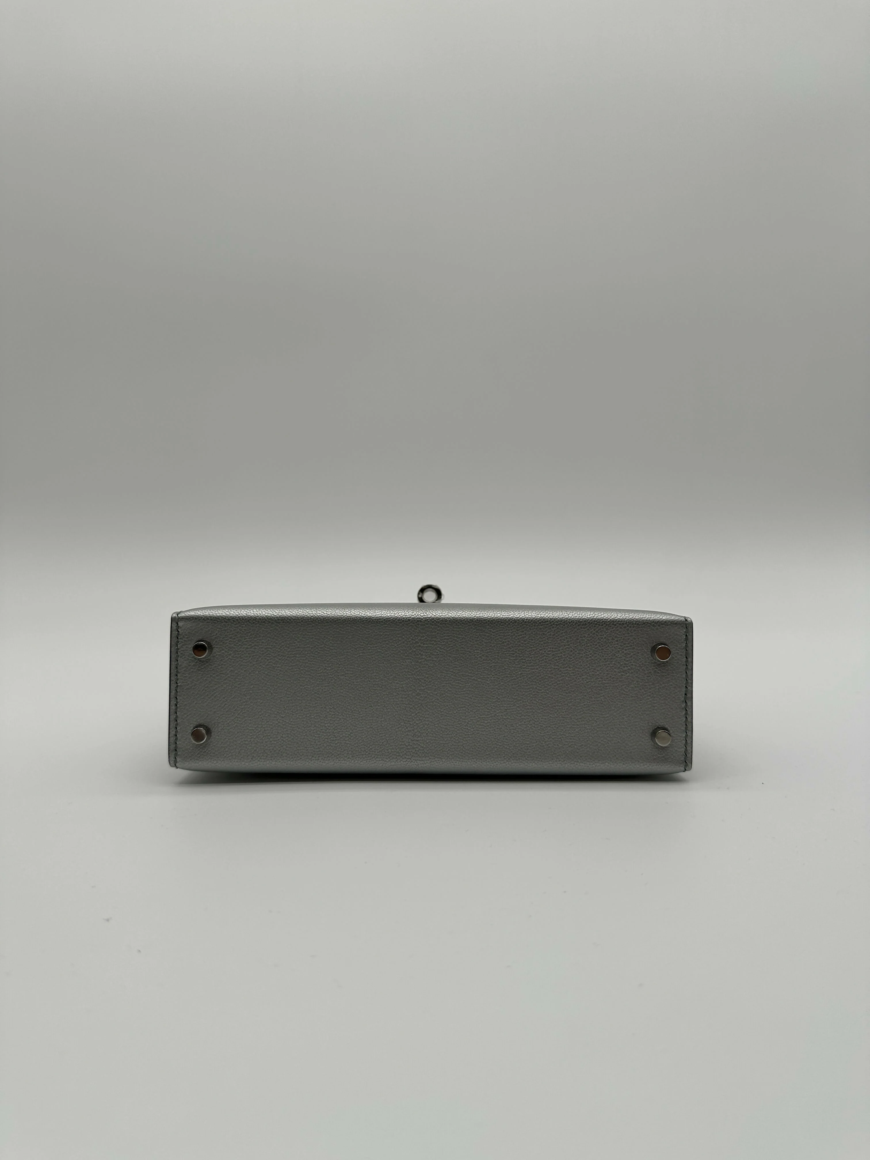 Hermès Kelly 20 Argent Chèvre PHW K 2026