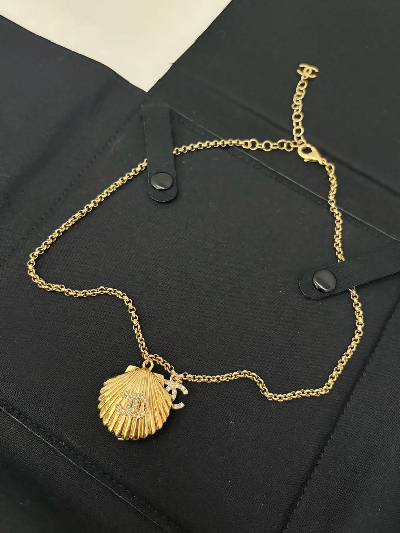 Chanel 25C Gold Shell Double C Necklace