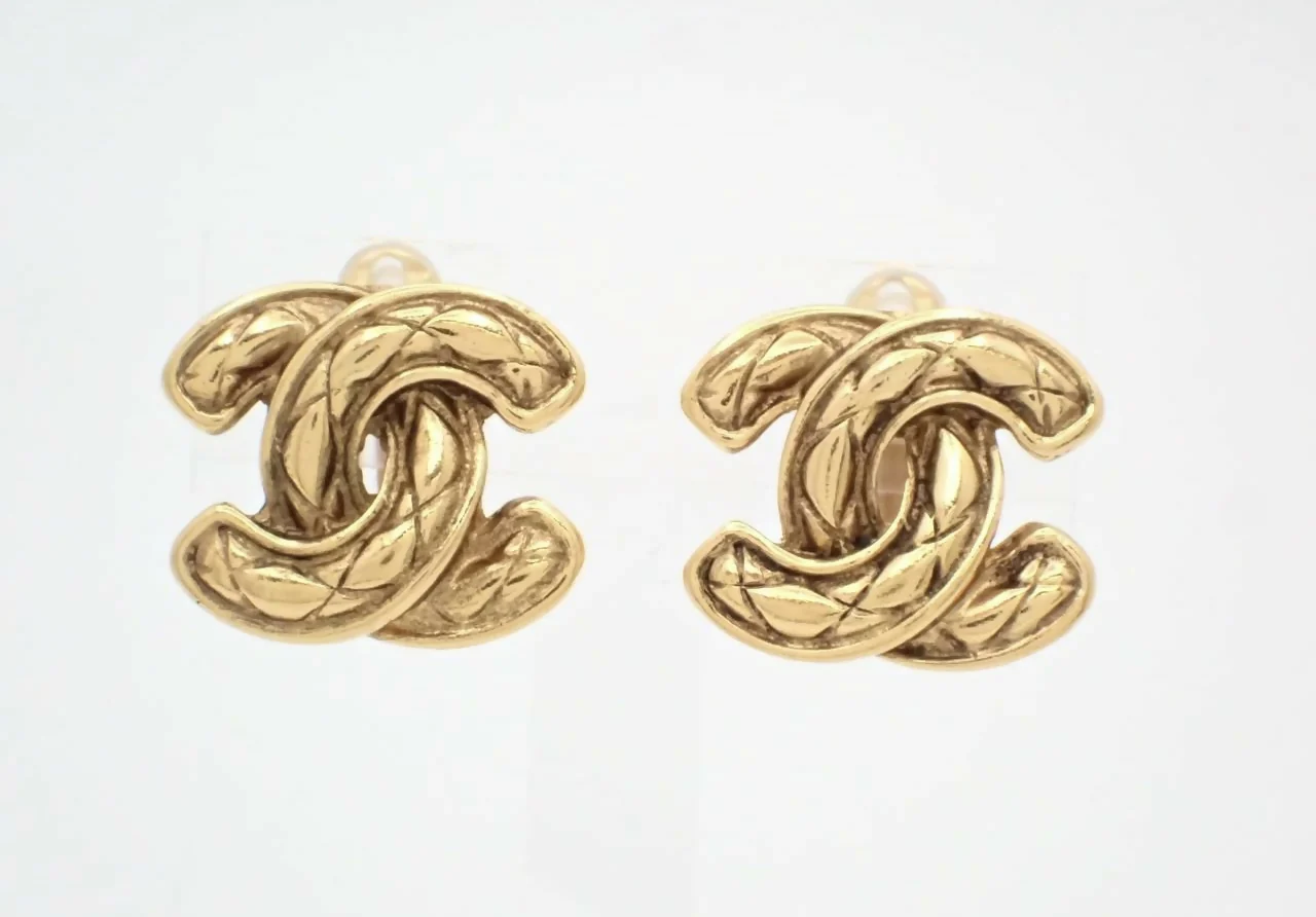 Chanel Vintage 80-90 Gold Plated Quilted Matelassé Coco Mark Clip-on Earrings