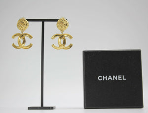 Chanel Vintage 95A Gold-plated Carved Dangle Clip-on Earrings