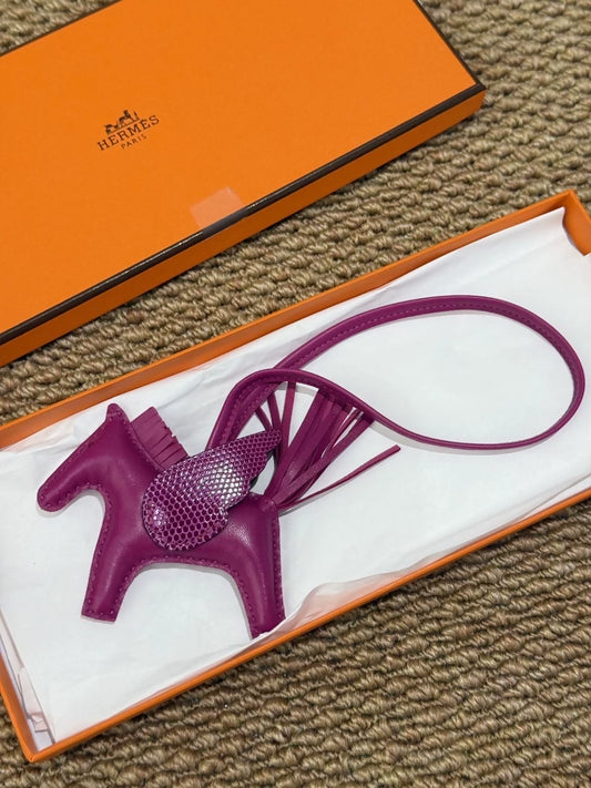 Hermès Rose Pourpre Pegasus Rodeo Touch lizard bag charm