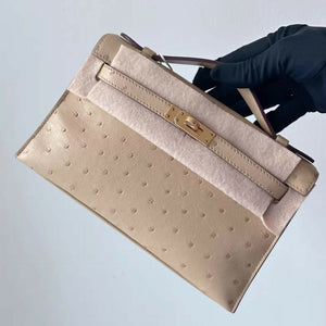 Hermès Kelly Pochette parchemin Ostrich leather with Gold Hardware