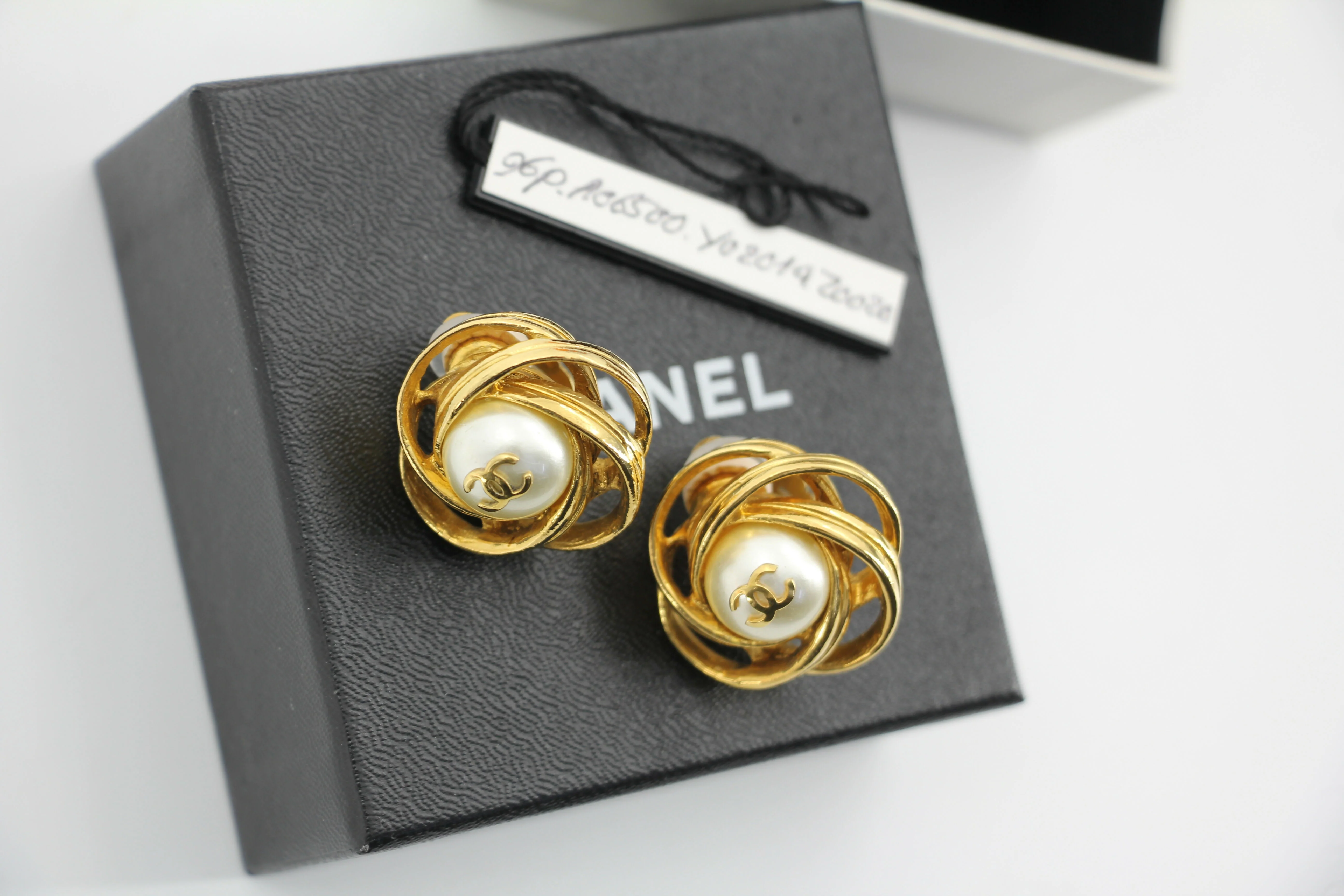 Chanel Vintage 96P Gold-Plated Imitation Pearl Spiral Clip-on Earrings