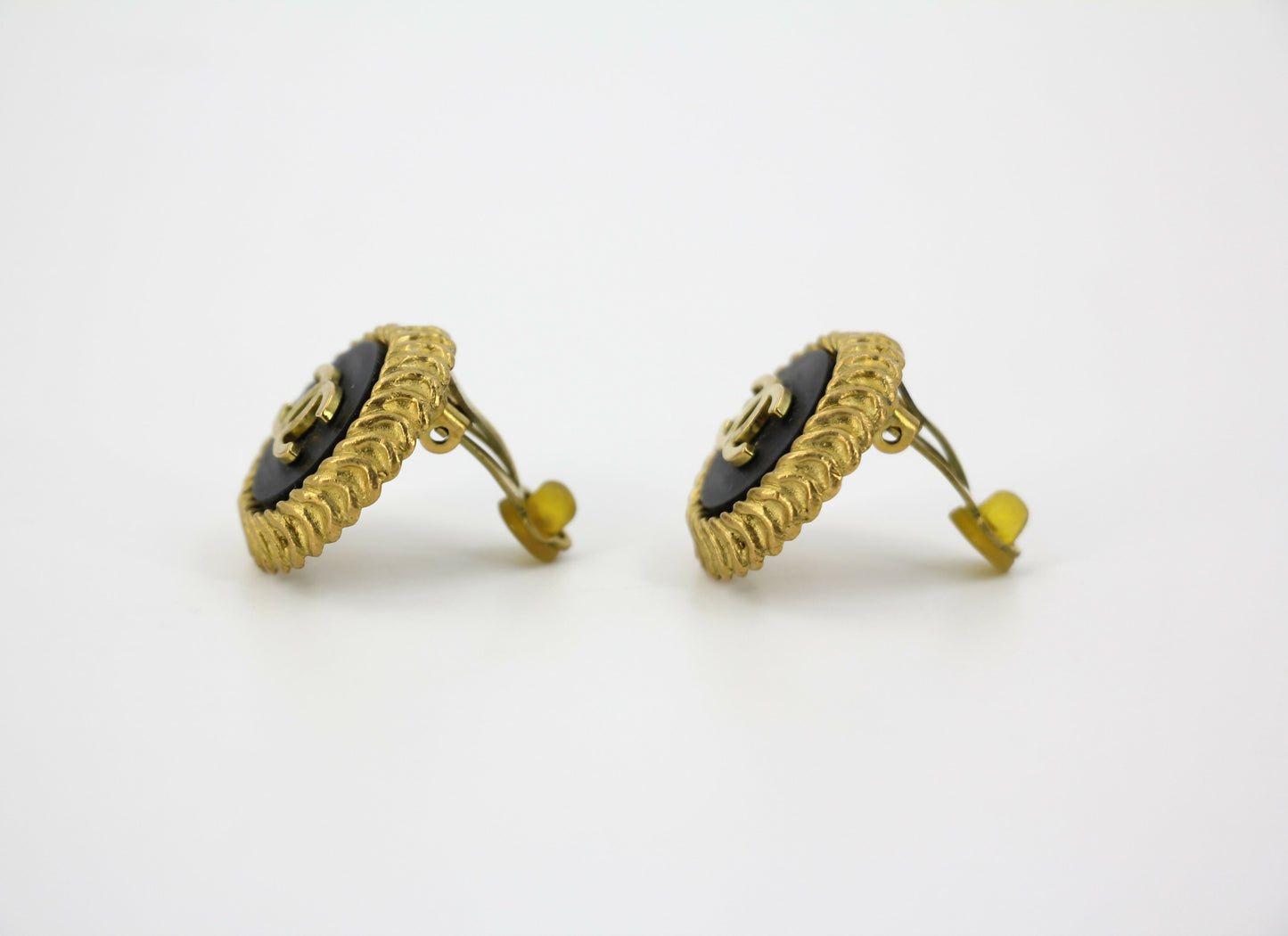 Chanel Vintage 95P Resin Spring/Summer Black Gold CC Round Wave Pattern Earrings