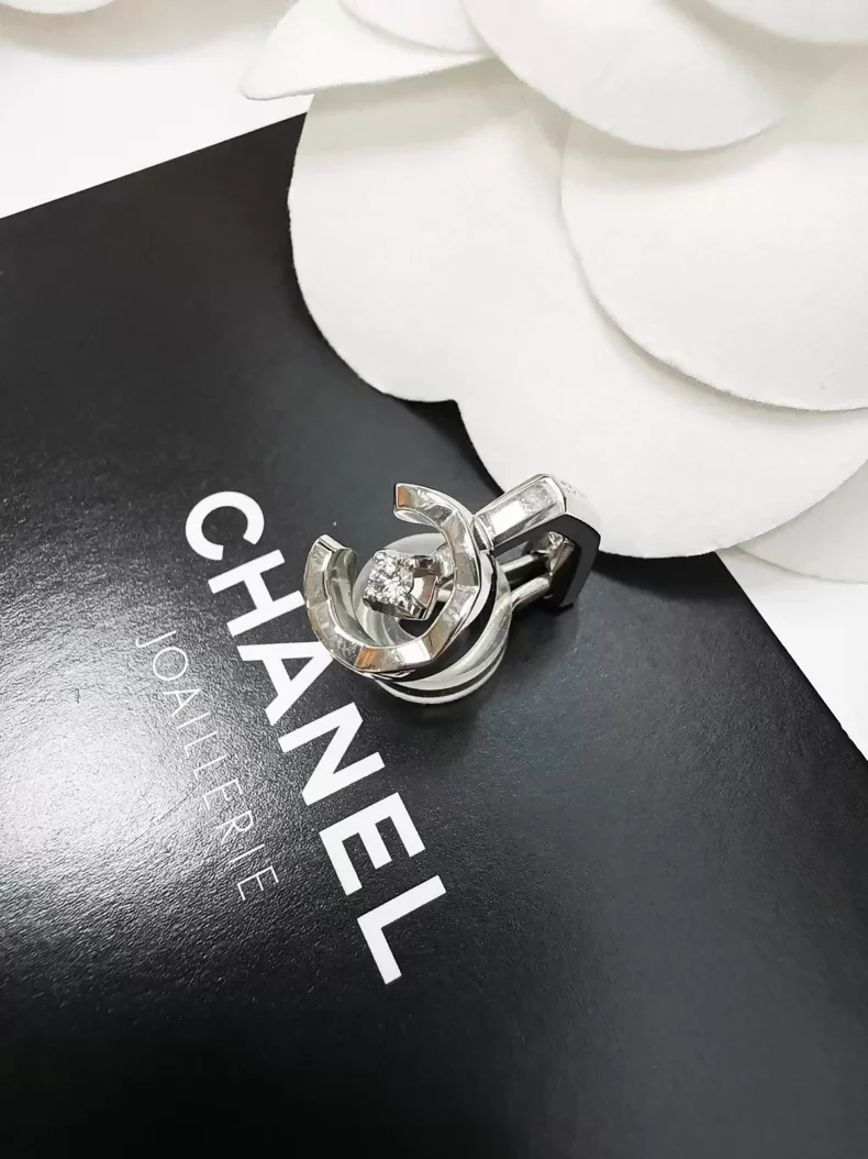 Chanel Coco Crush single clip-on earring, white gold, single diamond,