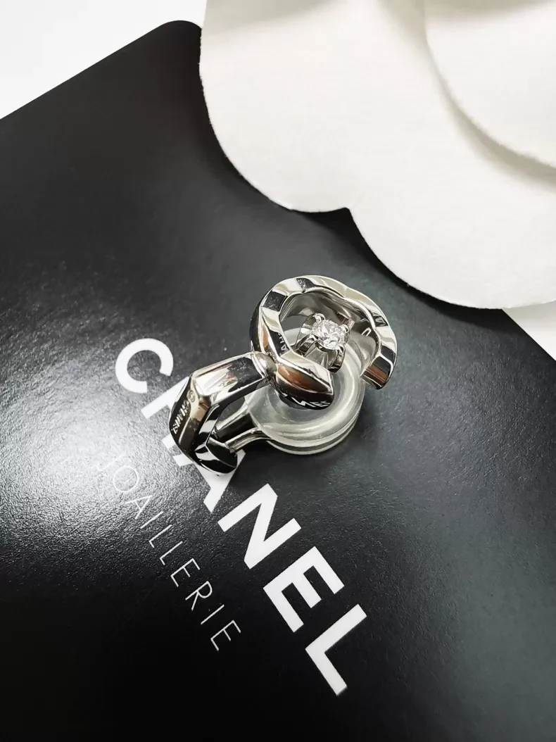 Chanel Coco Crush single clip-on earring, white gold, single diamond,