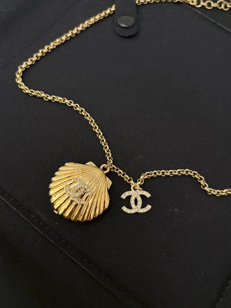Chanel 25C Gold Shell Double C Necklace