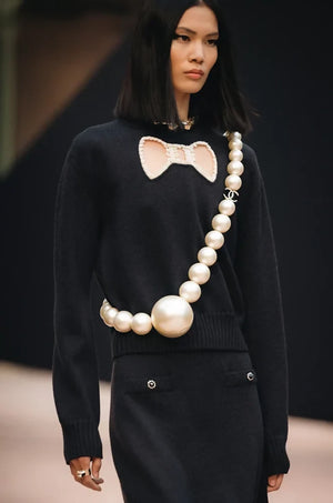 Chanel Pearl Necklace Minaudière Plexiglass  Gold Tone Metal Runway 2025/26