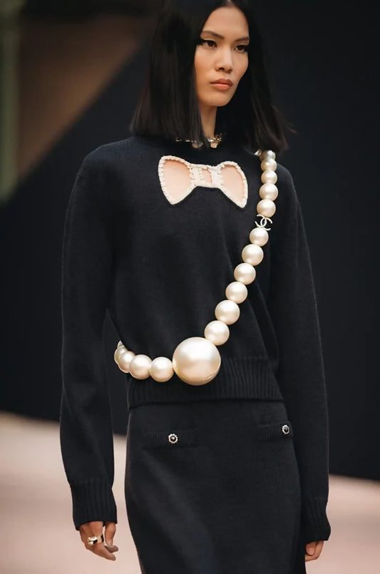 Chanel Pearl Necklace Minaudière Plexiglass  Gold Tone Metal Runway 2025/26