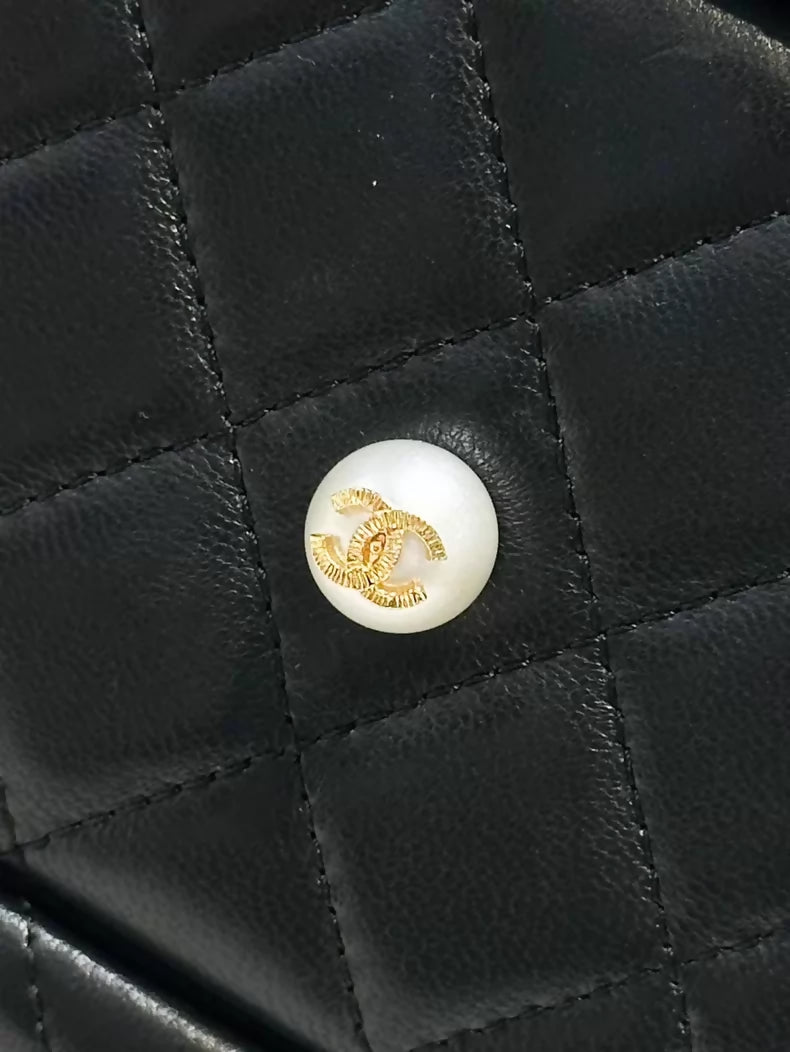 Chanel Métiers dArt collection, classic black lambskin quilted jewelry case, large size,