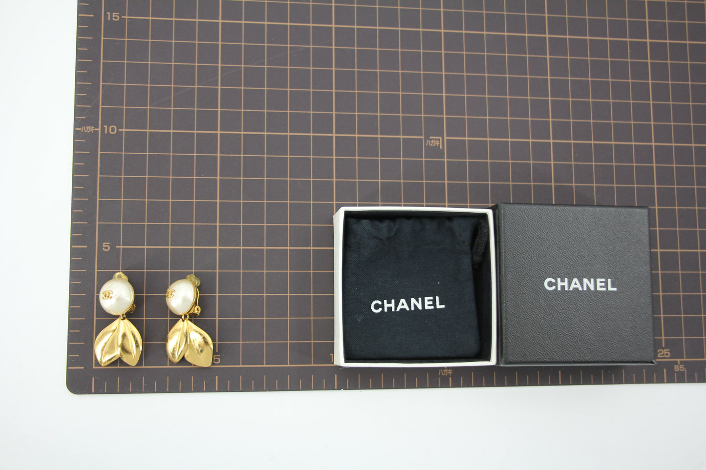 Chanel Vintage 99P Imitation Pearl Gold Leaf-Shaped Pendant Earrings