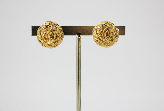 Chanel Vintage 95A Gold Plated Embossed Round CC Clip-on Earrings