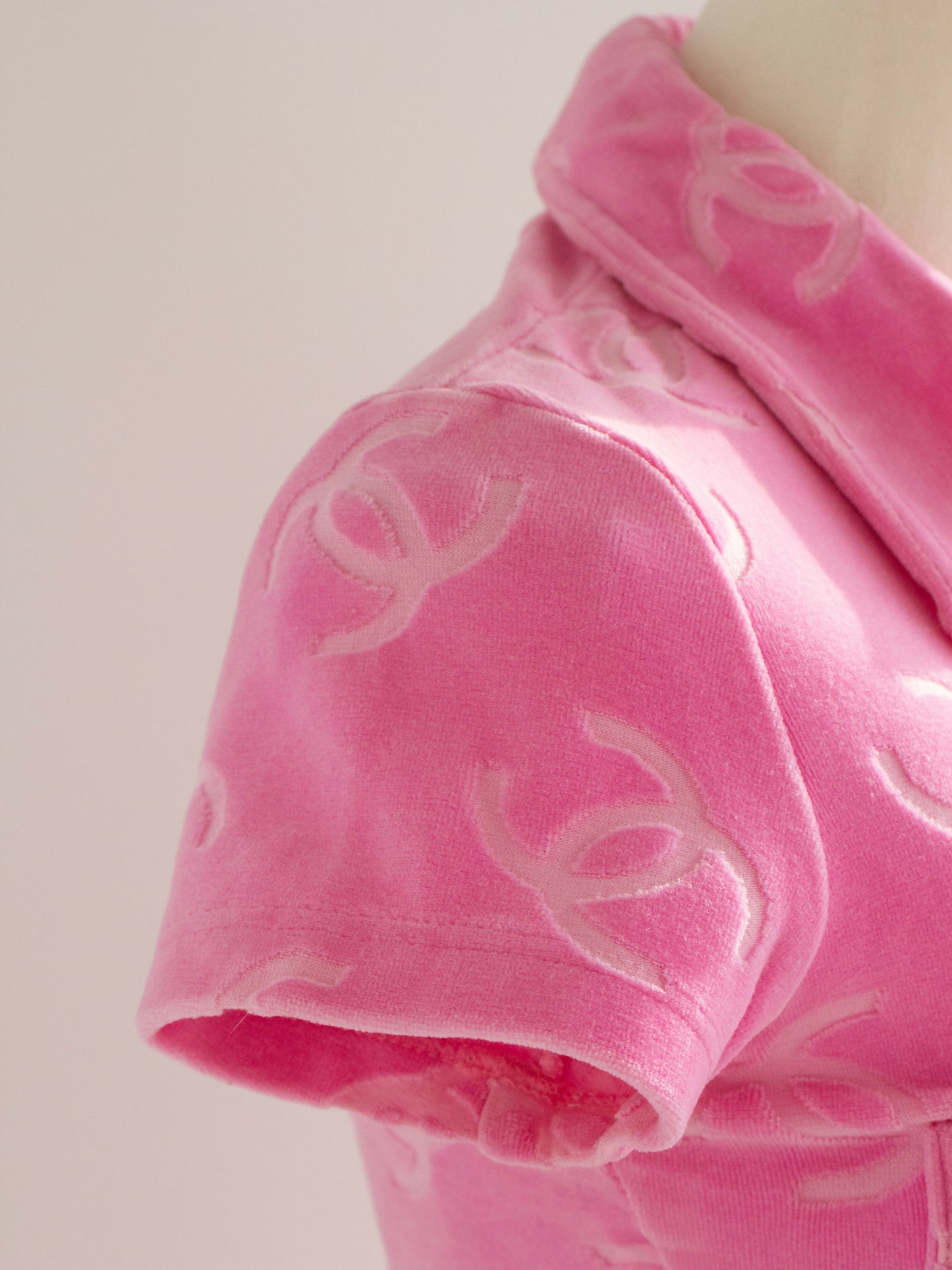 chanel vintage spring 1996 pink velour logo 96p top 9