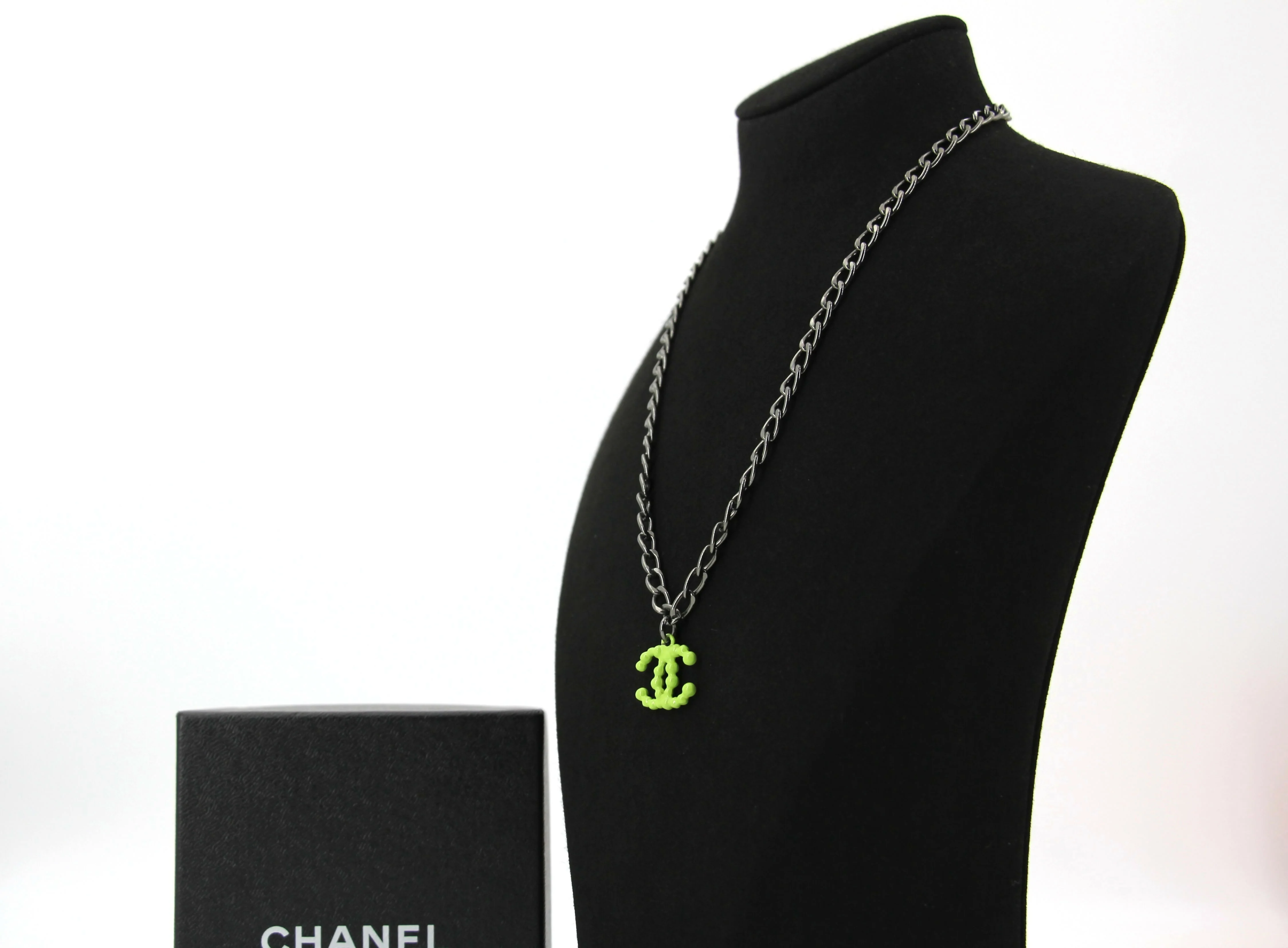 Chanel Vintage 04A Resin Fluorescent Green CC Grey Chain Necklace