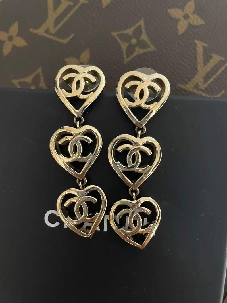 Chanel heart-shaped gold long earrings