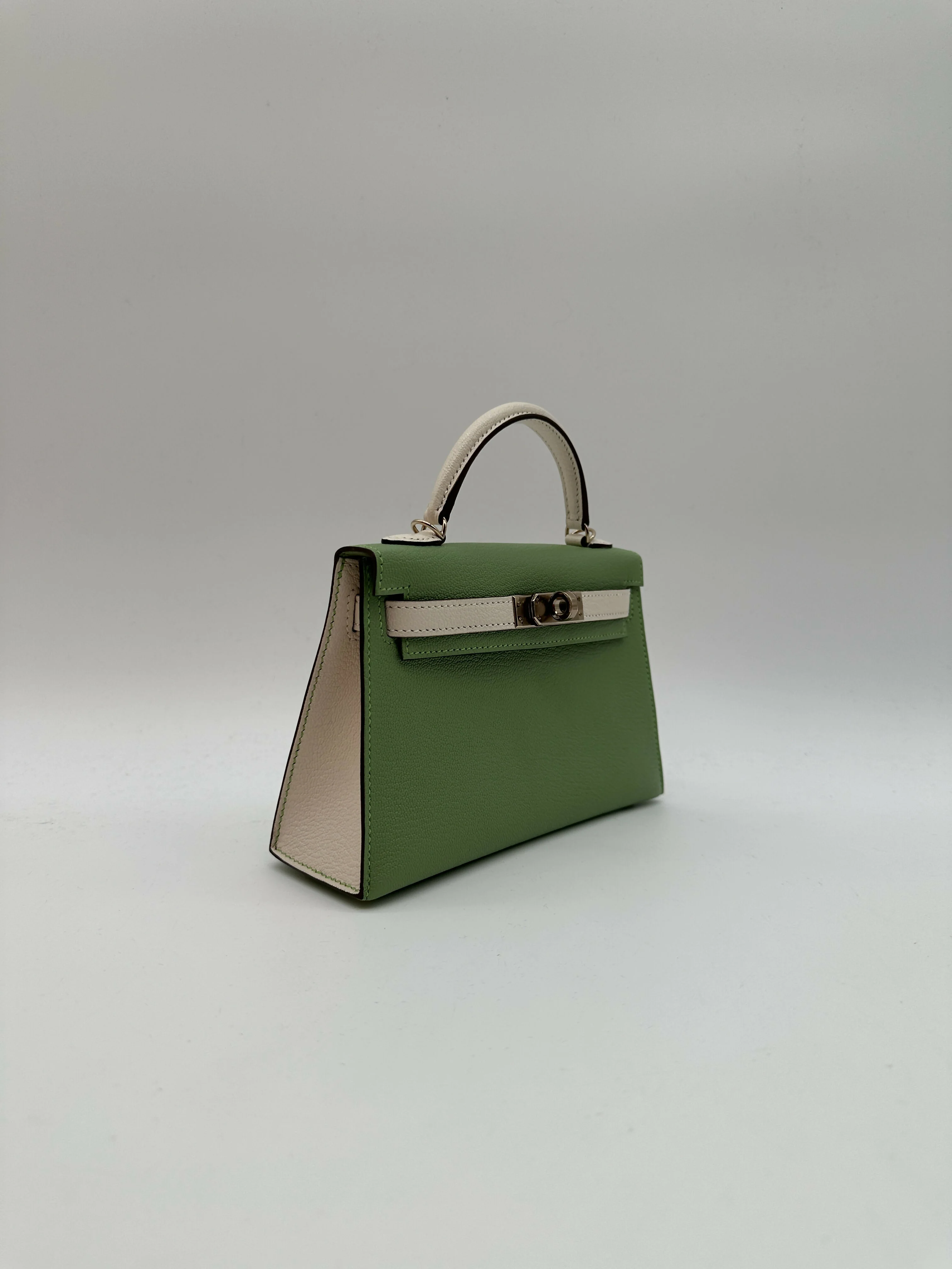 Hermès Kelly 20 HSS Vert Criquet / Nata Chèvre PHW B 2024