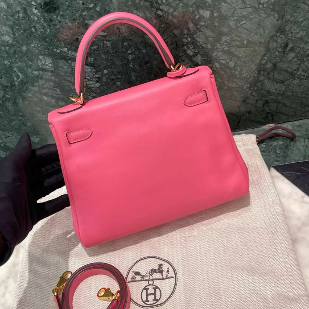 Hermès Kelly 25 – Lipstick Pink Swift Leather with Gold Buckle (2)