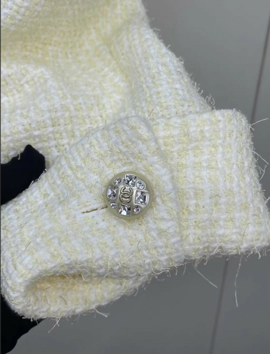 Chanel23S ecru tweed jacket