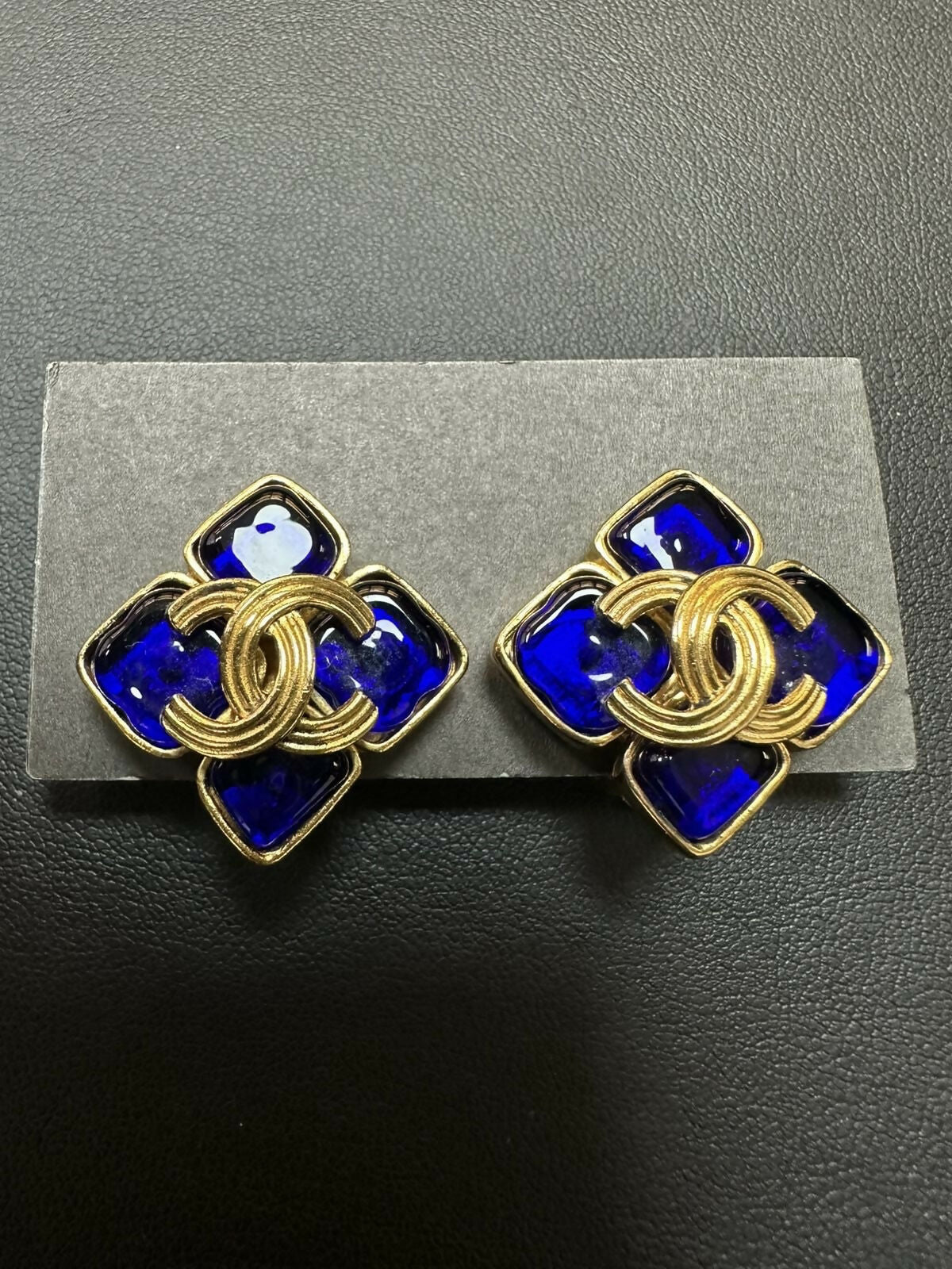 Chanel Vintage 94 Gripoix  Gold-plated Blue CC Clip-on Earring