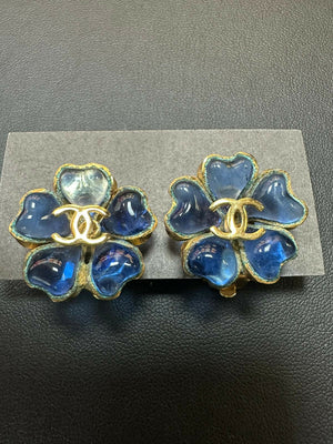 Chanel Vintage 97P Gripoix  Gold Plated Clear Blue Camellia Clip-on Earrings