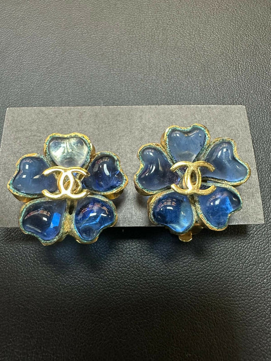 Chanel Vintage 97P Gripoix  Gold Plated Clear Blue Camellia Clip-on Earrings