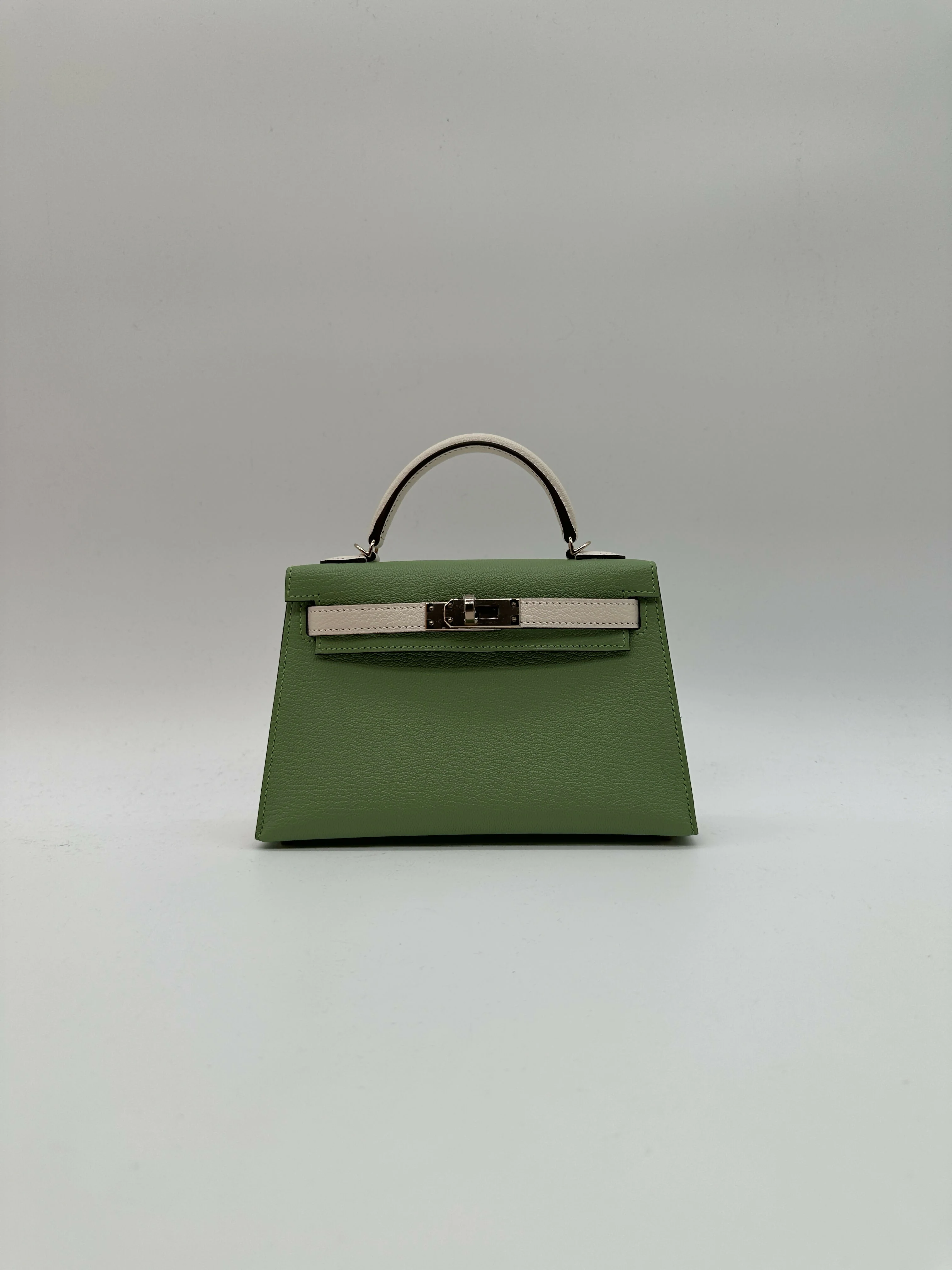 Hermès Kelly 20 HSS Vert Criquet / Nata Chèvre PHW B 2024