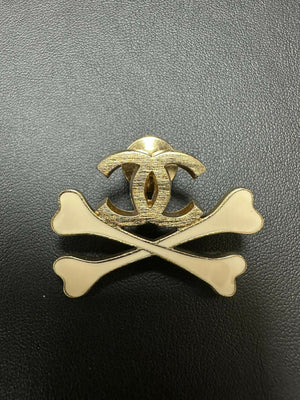 Chanel Vintage 03P Enamel White Skull Brooch