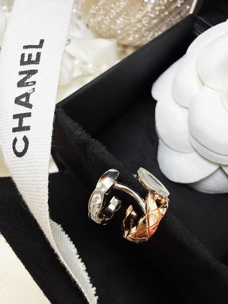 Chanel Coco Crush 18K Two-Tone Quilted Diamond-Set White Gold Single Earring