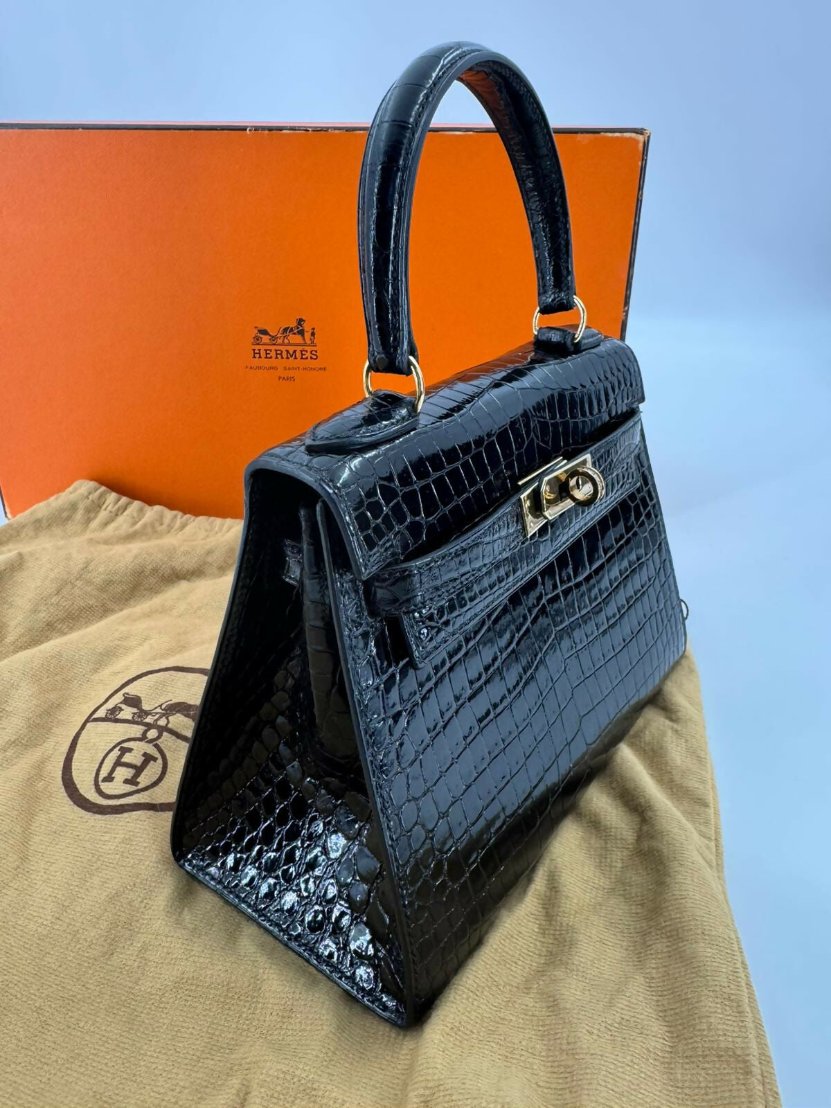 Hermès Kelly 20 Sellier Noir Shiny Niloticus Crocodile with GHW and Round Brilliant Cut Diamonds