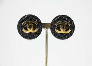 Chanel Vintage 93P Resin Gold-Plated Quilted Black Round Clip-on Earrings