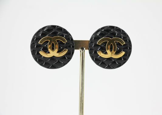 Chanel Vintage 93P Resin Gold-Plated Quilted Black Round Clip-on Earrings