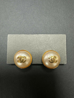 Chanel Vintage 97P Gold-plated  Imitation Pearl Gold Round Clip-on Earrings