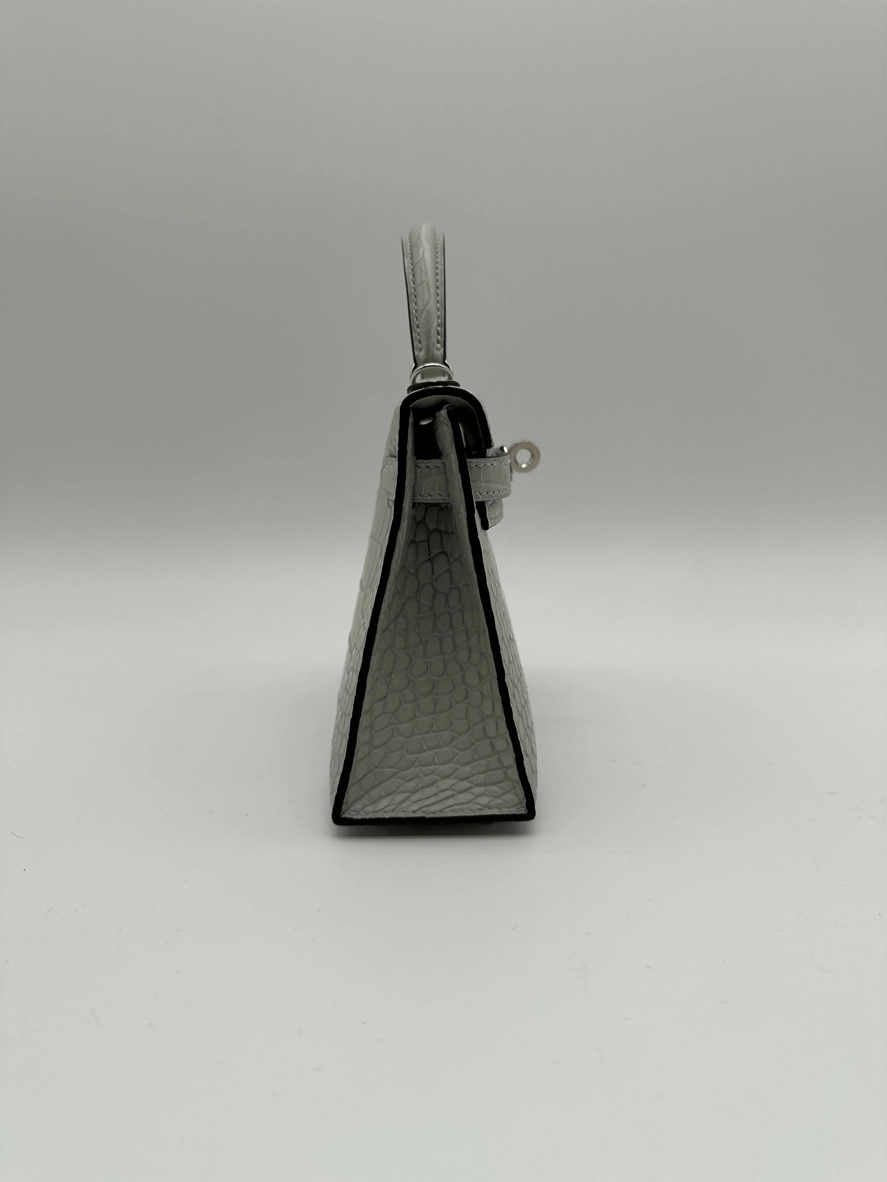 Hermès Kelly 20 Gris Neve Matte Alligator PHW K 2026