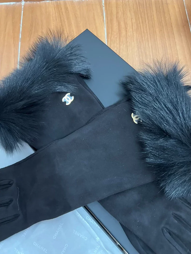 Chanel 25K suede fur gloves