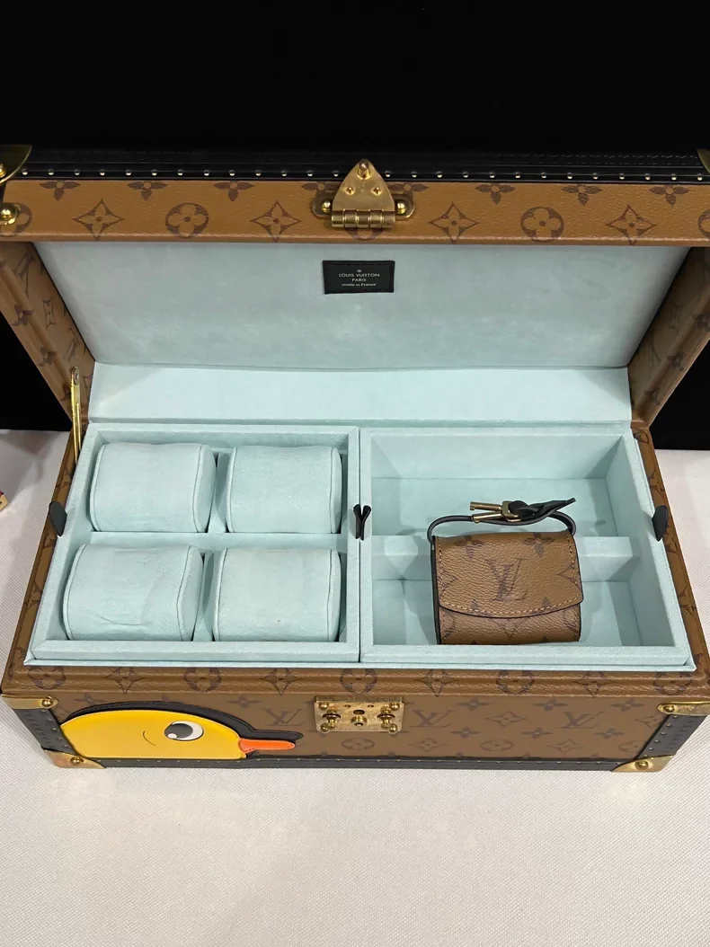 Louis Vuitton Coffret Accessoires Duck