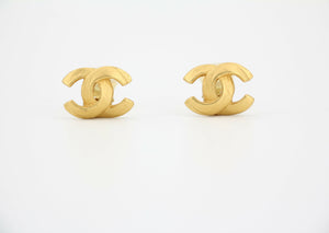 Chanel Vintage 00T Gold-plated Matte Gold CC Logo Clip-on Earrings