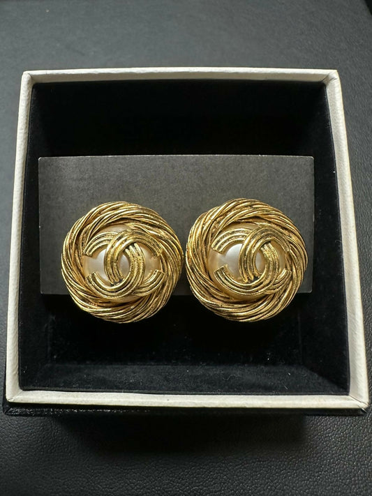 Chanel Vintage 94 Imitation Pearl  Gold Plated Round CC Clip-on Earrings