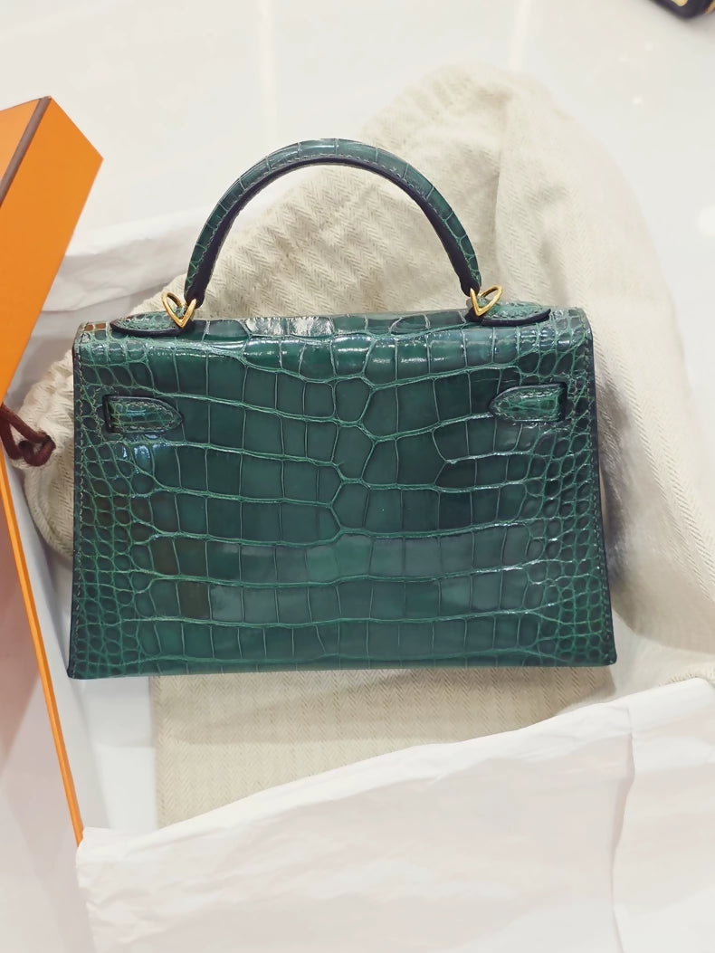 Hermès Mini Kelly 20 Green Emerald Shiny crocodile leather Gold hardware