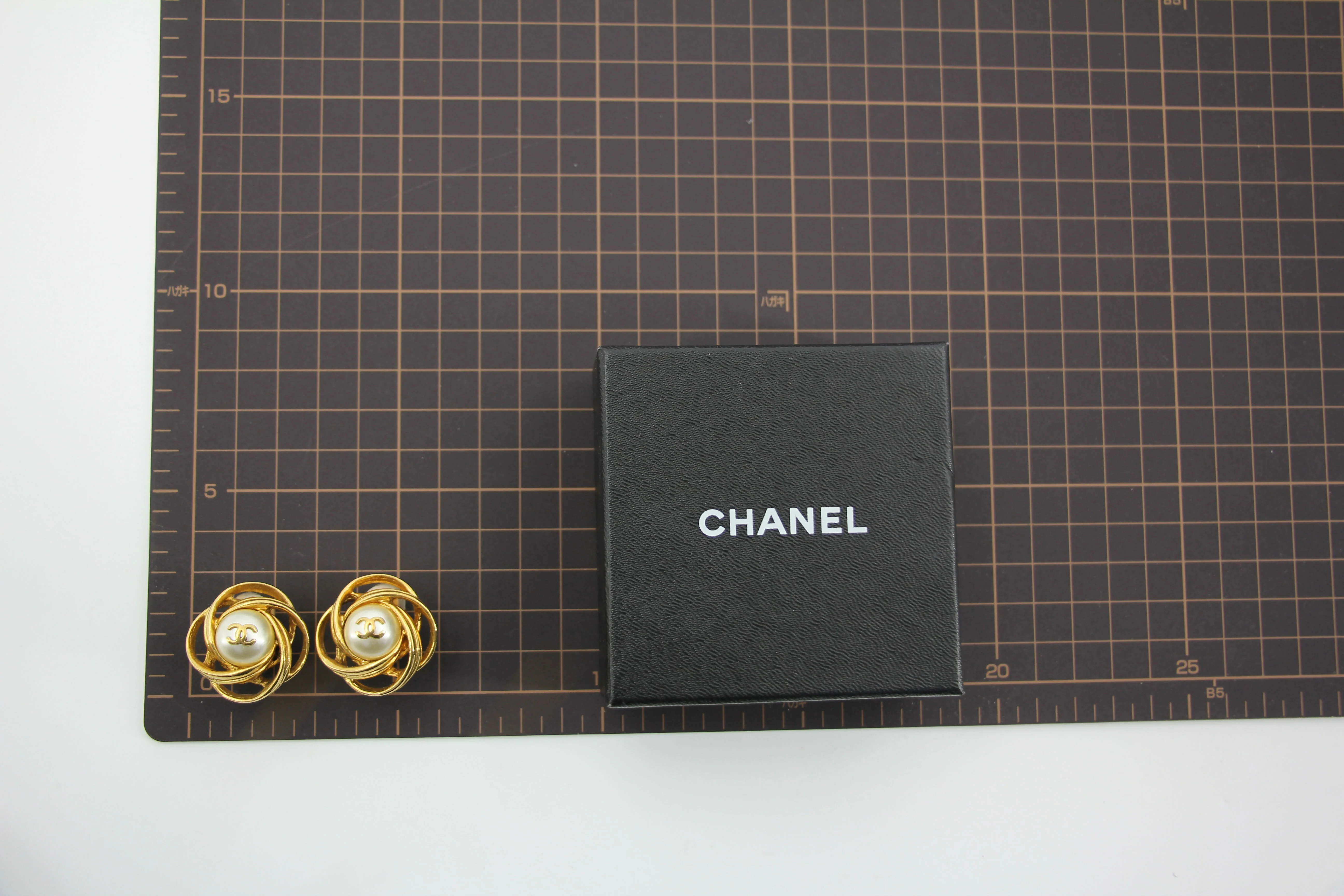Chanel Vintage 96P Gold-Plated Imitation Pearl Spiral Clip-on Earrings