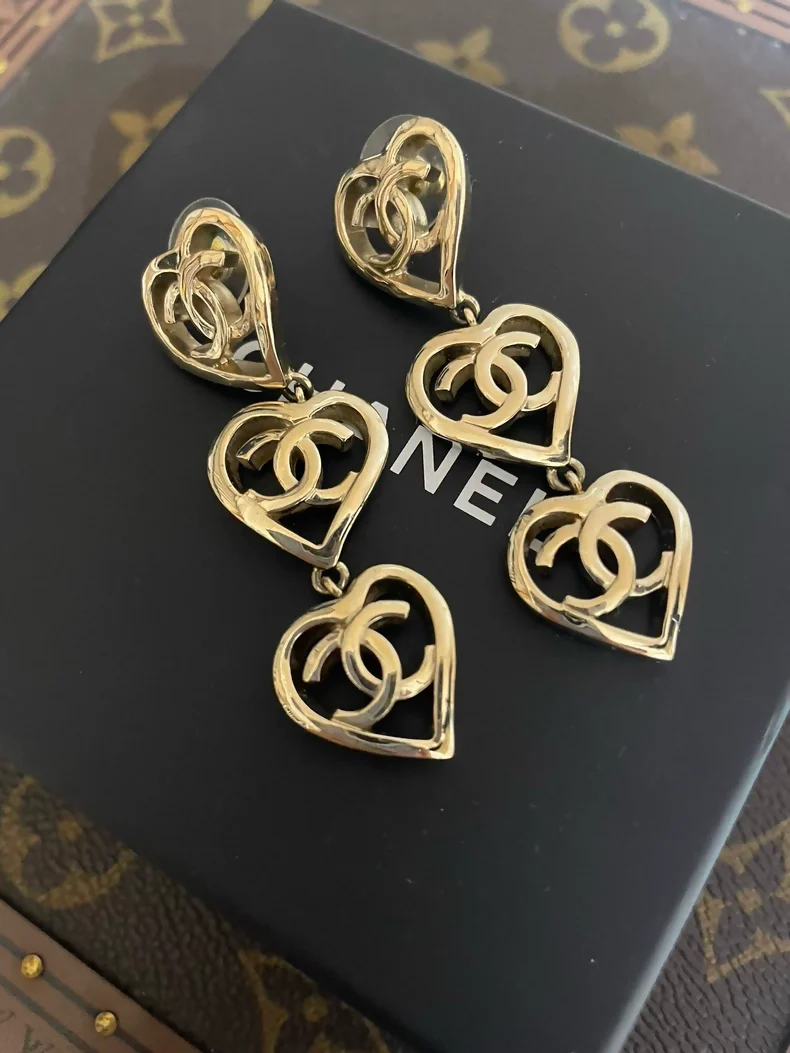 Chanel heart-shaped gold long earrings