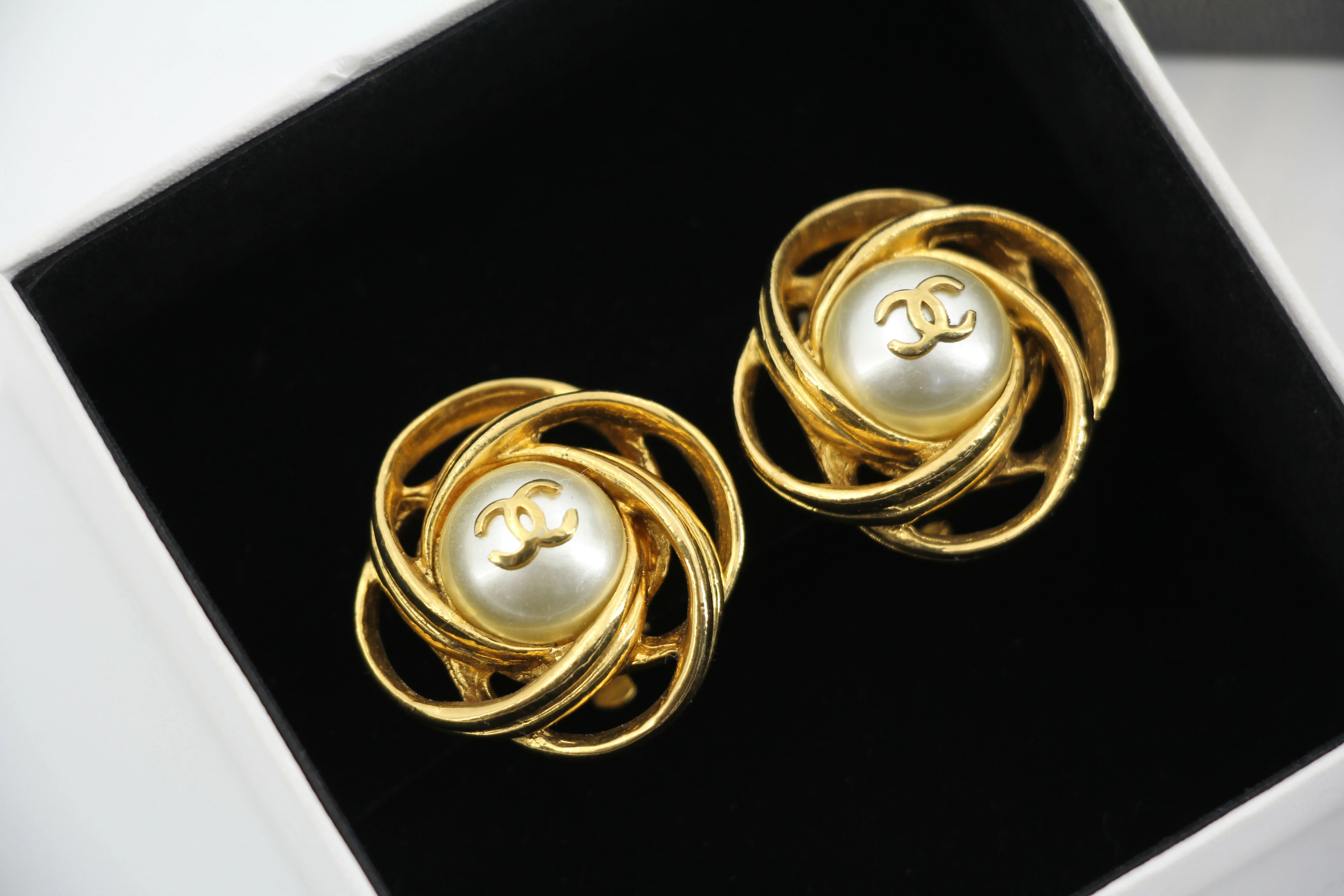 Chanel Vintage 96P Gold-Plated Imitation Pearl Spiral Clip-on Earrings